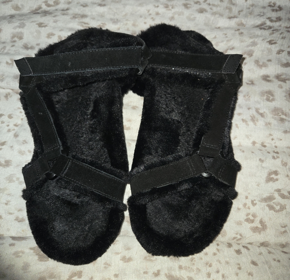 Vionic Size 9 Cozy  Viva Faux Fur Velcro Slippers / Sandals